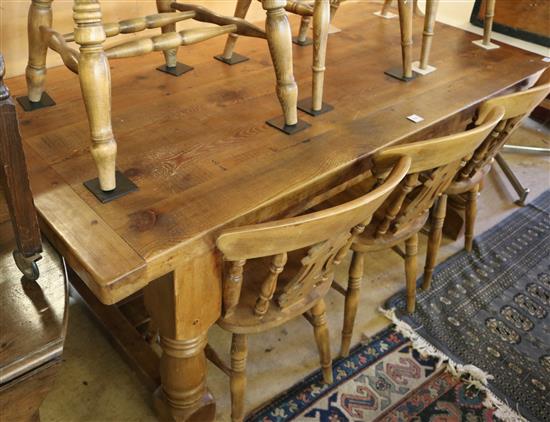 Pine refectory table(-)